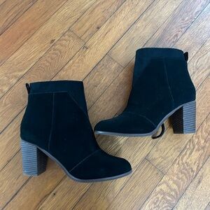 Tom's lunata black bootie suede size 7.5